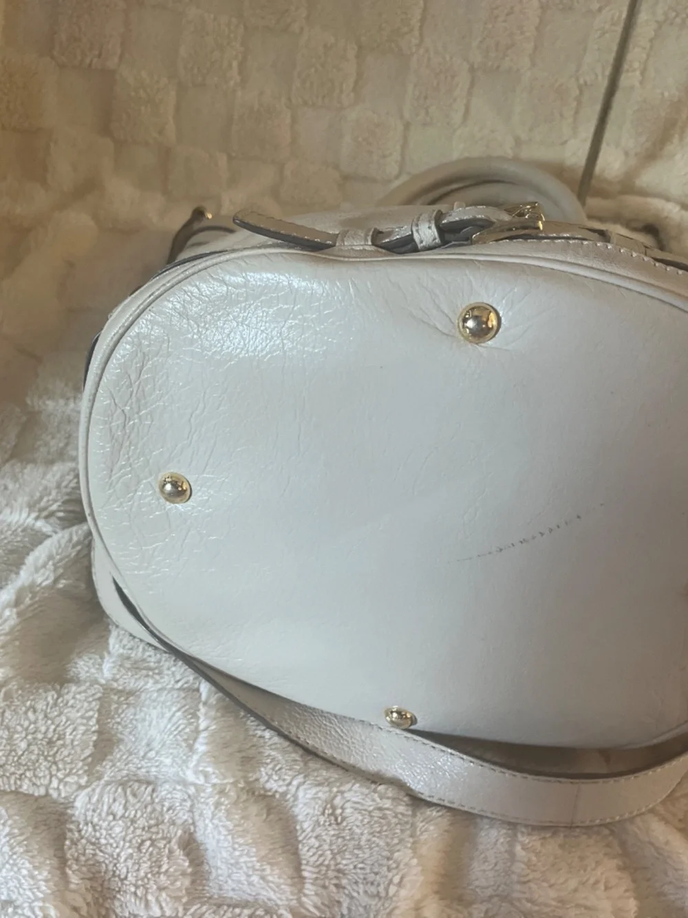 Michael Kors Kingsbury leather bucket tote off-white